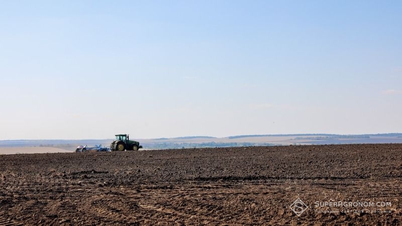 На особливо цінних землях Чернігівщини фермер самовільно вирощував кукурудзу та пшеницю