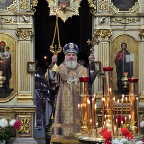 14 августа состоялось  крещение киевлян Владимиром Великим