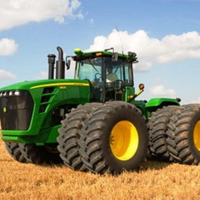 В сельском хозяйстве трактор - главная машина