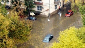 Всю ночь пожарные и спасатели Ростова-на-Дону ликвидировали результаты мощного дождя