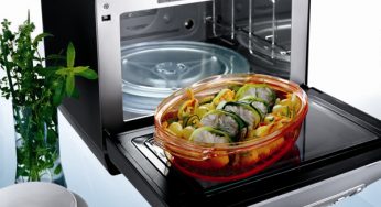 Как очистить микроволновку и кухонный шкаф