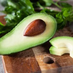 Авокадо - полезные свойства, противопоказания. Как едят авокадо и из него приготовить