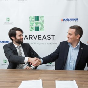 Подписание договора между компаниями HarvEast и Maisadour по сотрудничеству в выращивании семян подсолнечника (5 апреля 2017 год)