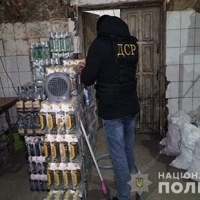 Алкоголю на 250 тысяч: тернопольские оперативники «накрыли» подпольный завод (ФОТО, ВИДЕО)