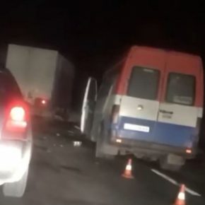 На Чертковщине рейсовый автобус столкнулся с трактором: пострадавших госпитализировали