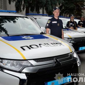 Тернопольским полицейским вручили ключи от новых автомобилей