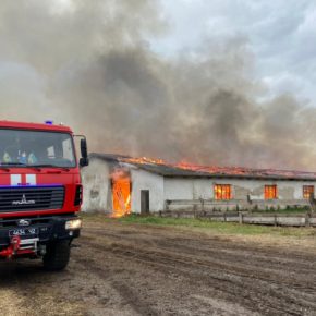 В прилегающей к Тернополю общине сегодня горела ферма
