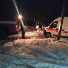 Из кременецких снегов спасатели вытаскивали скорую