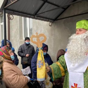 Более 500 детей получили подарки от Николая в тернопольском «Каритасе»