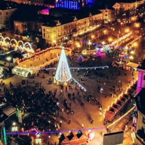 Сколько стоит час катка на Театральной площади? (ВИДЕОРЕПОРТАЖ)