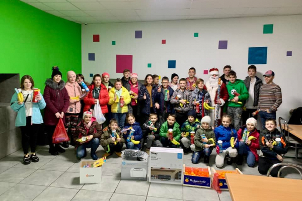Волонтеры благотворительного фонда «Будущее Сирот» передали детям подарки от Николая