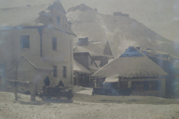 Снежный Кременец на столетних фото