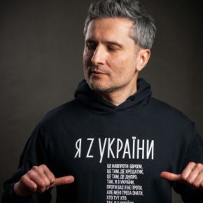 Фронтмен рок-группы «Мэри» Виктор Винник спел «Отец наш – Бандера» ко дню рождения проводника