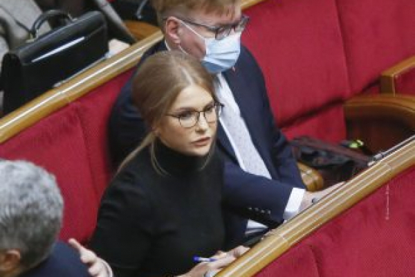 Кременецкую &laquo;Батькивщину&raquo; /></p>
</p>
<p><strong>На днях в Кременце состоялось представление председателя Кременецкой районной организации ВО &laquo;Батькивщина&raquo; Николая Слипченко и команды Юлии Тимошенко в нынешнем Кременецком районе.<br /></strong></p>
<p>В связи с административно-территориальной реформой в Украине и образованием новых районов продолжается перерегистрация партийных ячеек. Кременецкая районная организация ПО &laquo;Батькивщина&raquo; первой в нашем крае прошла все необходимые юридические процедуры, поэтому в северной Пальмире Тернопольщины состоялось первое собрание.</p>
<p>В начале встречи присутствующие молитвой почтили память погибших героев Крут и Небесной Сотни.</p>
<p>Глава областной организации ВО &laquo;Батькивщина&raquo; Степан Горуц представил партийцам нового руководителя. &laquo;Господин Николай &ndash; известный и авторитетный человек, опытный политик, предприниматель, волонтер и патриот Украины. Я уверен, что под его руководством наша Кременецкая районная команда, как и ячейки в общинах района, добьются весомых успехов.</p><!-- adman_adcode (middle, 1) --><script async src=