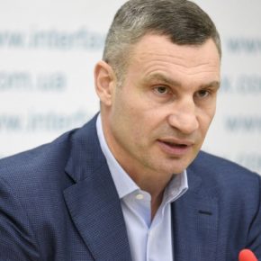 Мы будем защищать местное самоуправление, будем защищать представителя нашей команды Атрошенко – для меня это дело чести, – Кличко