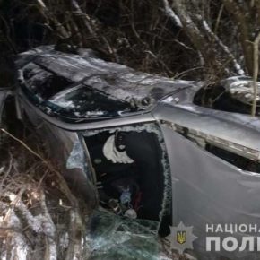 Недалеко от Подгайцев водитель SKODA не справился с управлением и автомобиль перевернулся