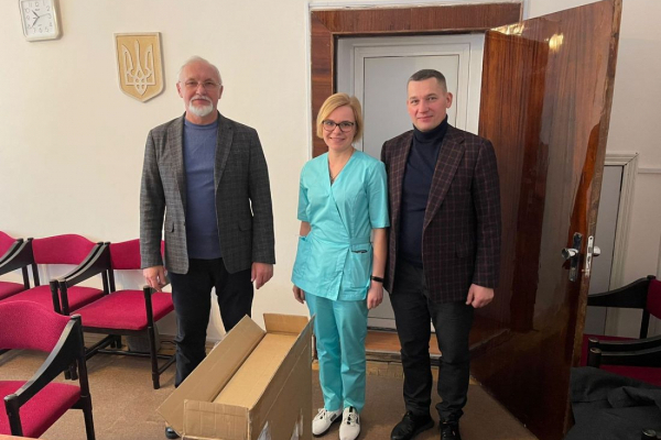 Подя за лечение: Николай Люшняк передал фтизиопульмонологическому центру веносканер 