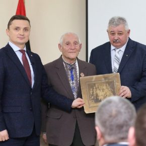 Раритетное фото Степана Бандеры, которое скрывали десятилетиями, передали в тернопольский музей