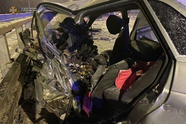 Смертельная авария в Тернополе: столкнулись ВАЗ 2110 и TOYOTA CAMRY