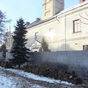 В Бережанах во время реставрации ратуши нашли части надгробий из еврейского кладбища