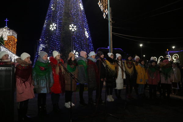 В Настовый круг Тернополя «Зимняя сказка» продолжает очаровывать гостей