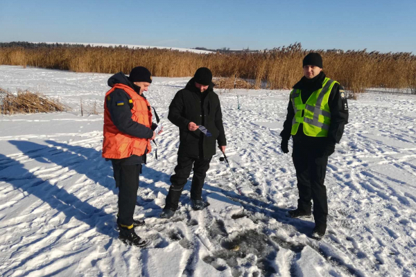Же Тернопольщины призывают воздержаться от прогулок по замерзшим водоемам