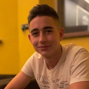 19-летний житель Тернополя Роман Сасанчин решил продать столичную квартиру, которую одержал за победу в «Голосе»