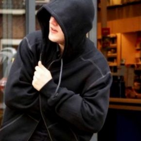В Тернопольской области 16-летний юноша пришел к коллеге и украл у его отца банковскую карточку