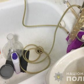 Наркотики из ванной: в Тернополе задержали группу амфетаминщиков (ФОТО)