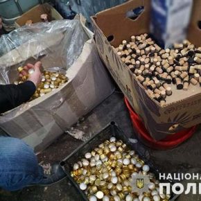 Разливали из ванны: в Тернополе прямо в гараже изготовляли «элитные» водки и коньяки (ФОТО, ВИДЕО)