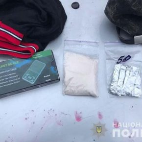 В Чортков мужчину задержали на улице с наркотиками, хотя в этот момент он находился под домашним арестом