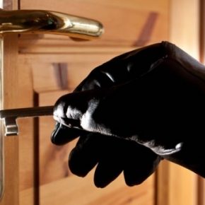 В Тернополе вор залез в квартиру и похитил техники на 40 тысяч