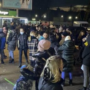 Посетителей вывели на улицу: в Тернополе проверяют информацию о заминировании торговых центров