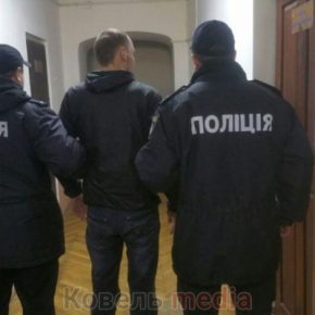 Зашел, переоделся во все новое и скрылся: в Тернополе задержали вора одежды
