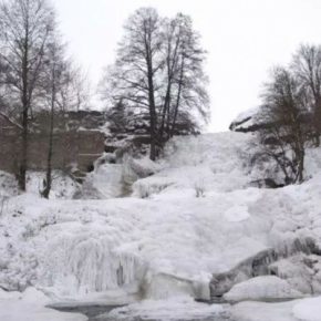Замерз Джуринский водопад – самый высокий равнинный в Украине