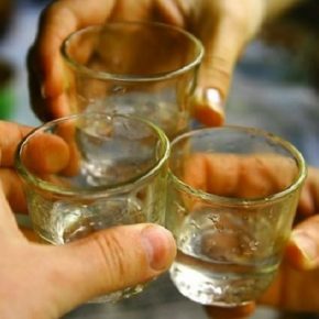 Алкоголь и самогонный аппарат конфисковали у жителя Чорткова