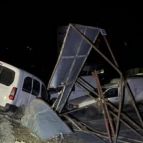 Авария в Тернополе: в комендантский час водитель въехал в ограждение