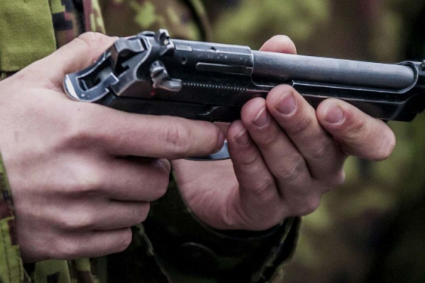 На одном из блокпостов Тернопольщины в автомобиле беженцев обнаружили пистолет