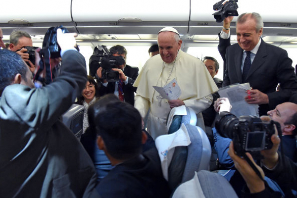 Папа Франциск поблагодарил мужественных журналистов, освещающих войну в Украине