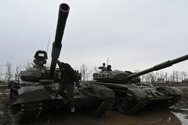 Под Киевом российский оккупант переехал танком командира