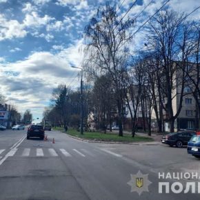 Авария в Тернополе: водитель на автомобиле Jeep сбил женщину на переходе