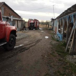 На Тернопольщине из-за удара молнии загорелась мастерская