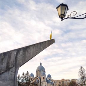 В Тернополе демонтировали самолет