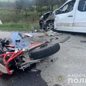 Удар был настолько сильный, что их не спасли даже шлемы: в Тернопольской области в ДТП разбились школьники