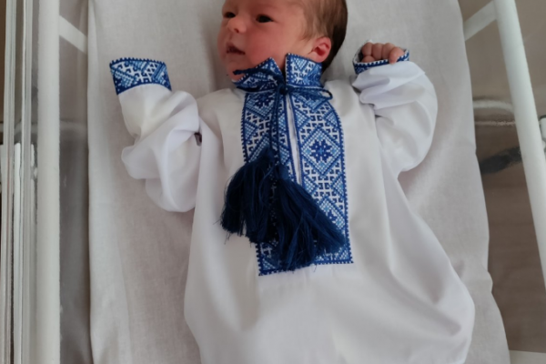 Крошечные патриоты: в Тернополе младенцев одели в вышиванки (Фото)