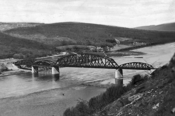 Мост через Днестр возле Устечка на ретро фото