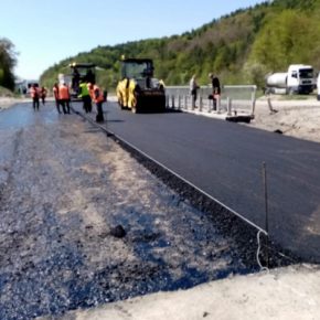 Работа в тылу: Служба автодорог обеспечивает проезд по важным дорогам Тернопольщины