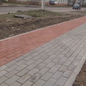 Тернополяне просят сделать тротуар возле поликлиники городской больницы №2