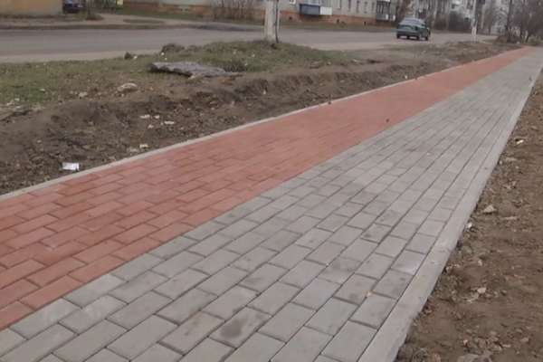 Тернополяне просят сделать тротуар возле поликлиники городской больницы №2