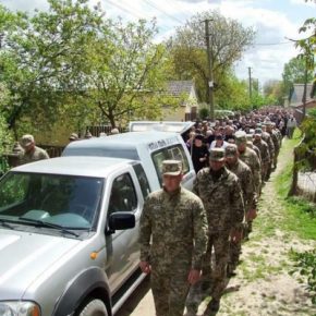 Трое сыновей стали сиротами: Тернопольщина простилась с Героем